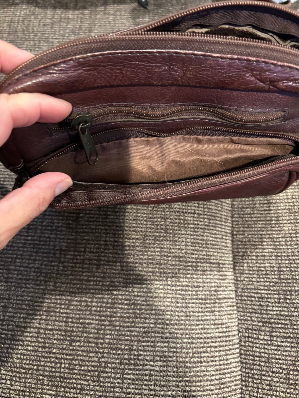 Vintage Crossbody Fanny Pack Bag - Burgundy Leather - Picture 4 of 7